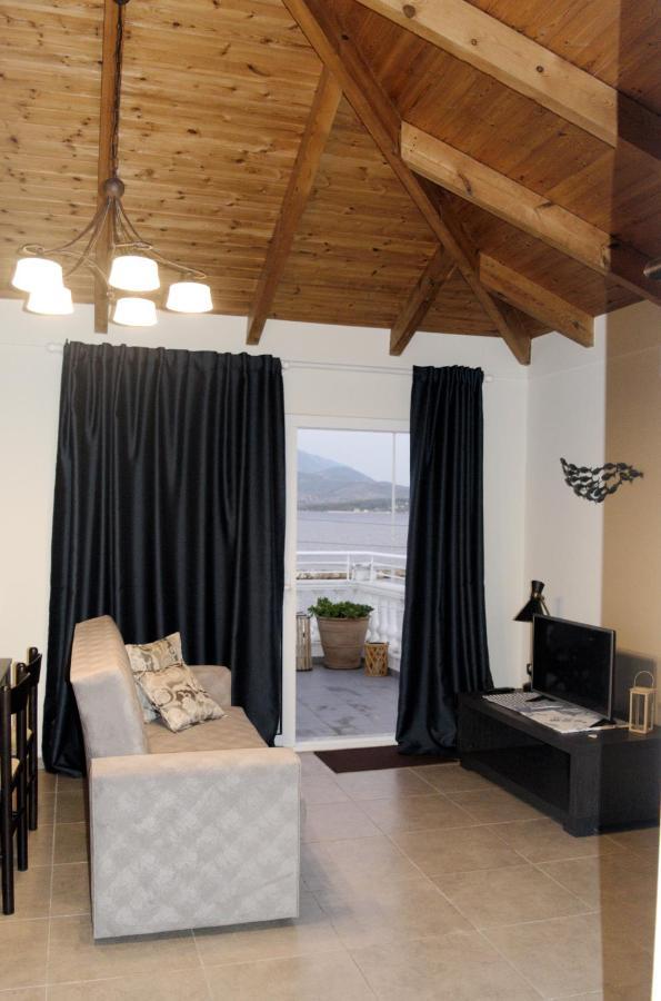 Appartement La Maison Bleue à Lixouri Extérieur photo